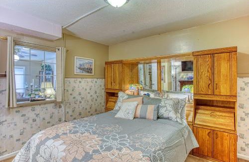 Graham Casa | 2 Bedroom Private 1500ft Hot Tub Sauna Gym