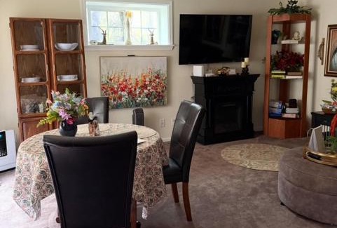 Graham Casa | 2 Bedroom Private 1500ft Hot Tub Sauna Gym