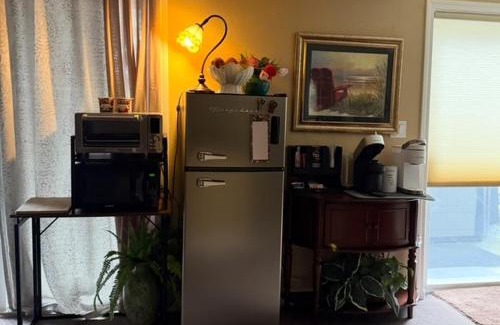 Graham Casa | 2 Bedroom Private 1500ft Hot Tub Sauna Gym