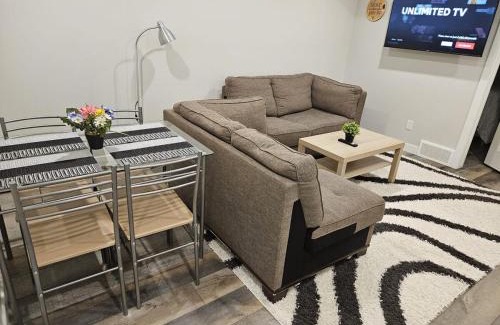 Sage Hill Apartamento | 2-bedroom private entrance suite with full kitchen
