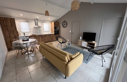 French Atlantic Coast Casa | 2 Bedroom Private vacation home in MARGOTTEAU, LA FLOTTE