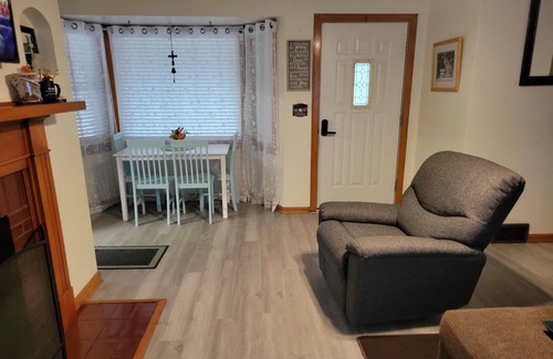 Jasper Casa | 2 Bedroom Pure Stone Delight! Close to historic downtown Jasper