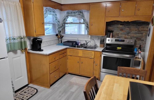 Jasper Casa | 2 Bedroom Pure Stone Delight! Close to historic downtown Jasper