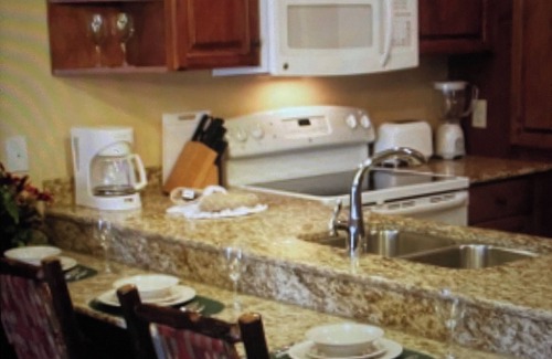 Gatlinburg Complejo | 2-bedroom resort in charming Gatlinburg with WiFi, AC