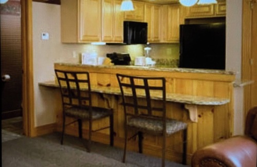 Gatlinburg Complejo | 2-bedroom resort in charming Gatlinburg with WiFi, AC