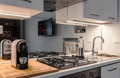 Quartiere XVII Trieste Apartamento | 2-Bedroom Roman Gem