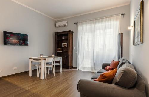 Quartiere XVII Trieste Apartamento | 2-Bedroom Roman Gem
