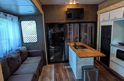 Regional District of Nanaimo Casa | 2-bedroom RV in beautiful Bowser with WiFi, AC