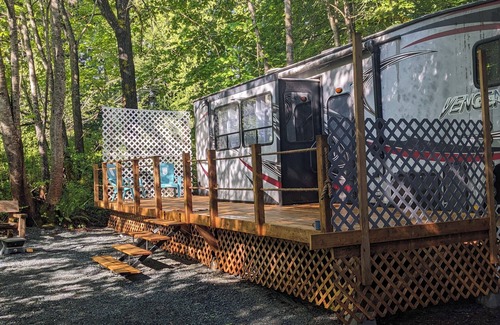 Regional District of Nanaimo Casa | 2-bedroom RV in beautiful Bowser with WiFi, AC