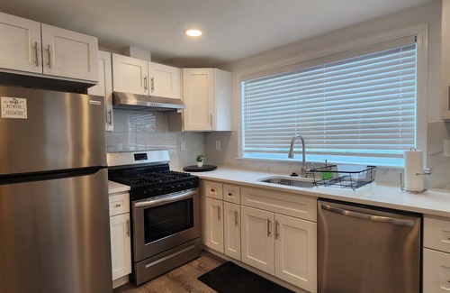Everett Casa | 2 bedroom's 1 bathroom 10 min-Airport/Downtown Boston 7 min-Encore Casino