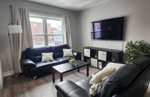Everett Casa | 2 bedroom's 1 bathroom 10 min-Airport/Downtown Boston 7 min-Encore Casino