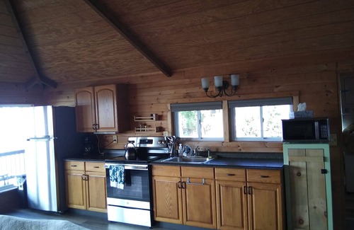 Brier Hill Cabaña | 2 Bedroom seasonal Cottage/Camp on the St Lawrence River -sleeps 6.