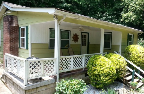 Tellico Plains Casa | 2 Bedroom See and hear the Tellico River from your porch