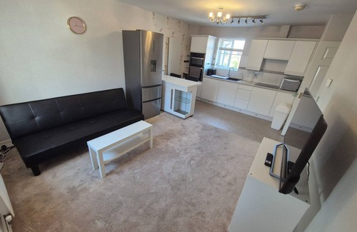 Bury St Edmunds Casa | 2 bedroom, self contained house with parking spaces, can cater up to 6 people