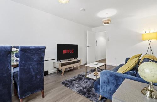 Kettering Apartamento | 2 Bedroom Serviced Apartment in Kettering Centre- Northampton, Sleeps 4, free parking, Wifi, Sky, Netflix