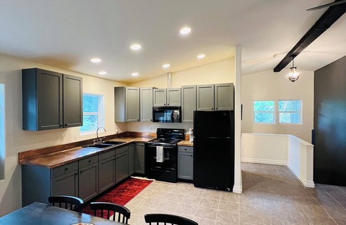 Leavenworth Cabina | 2 Bedroom Ski Chalet near Downtown Leavenworth.