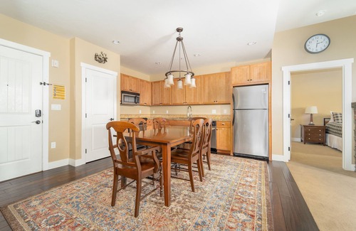 Silvercreek Condominio | 2-Bedroom Ski-In/Ski-Out Condo in Granby Ranch - Your Perfect Mountain Retreat!