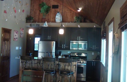 Delavan Lake Casa | ¡2 dormitorios para hasta 8 personas con deslizamiento de barco! Perros bienvenidos!