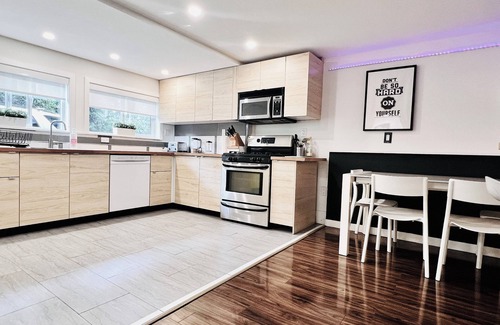 Lynn Valley Casa | 2-Bedroom Spacious Garden Suite