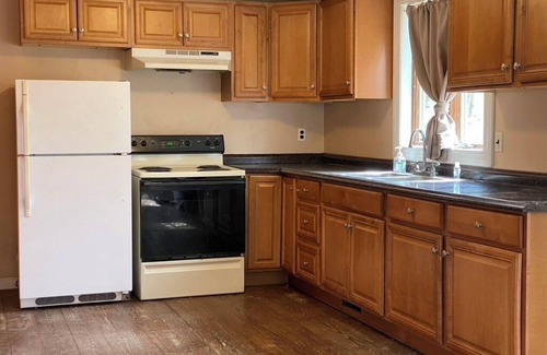 Hubbardston Casa | 2 Bedroom Spacious Cottage on Lake