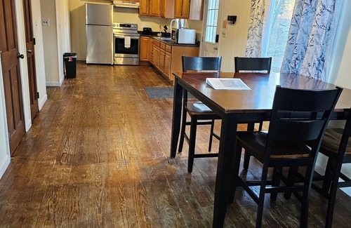 Hubbardston Casa | 2 Bedroom Spacious Cottage on Lake