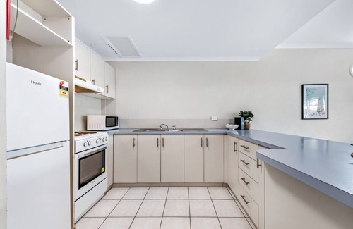 Jubilee Pocket Apartamento | 2 Bedroom split level unit with pool