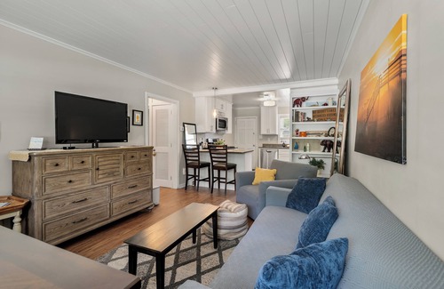 North Charleston Apartamento | 2 Bedroom STEPS to food & nightlife - Minutes to Beaches - NO cleaning fee!