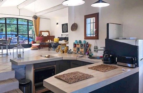 Apt Casa | Impresionante casa de 2 dormitorios en.