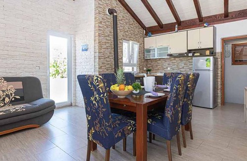 Tkon Casa | Impresionante casa de 2 dormitorios en.
