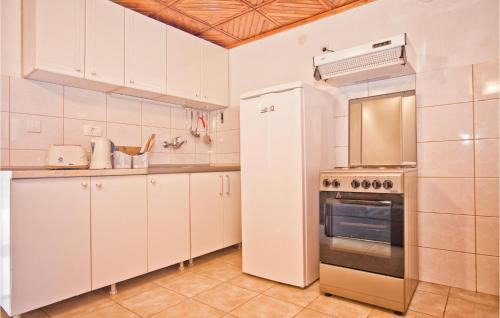 Krusevice Casa | 2 Bedroom Stunning Home In Herceg Novi