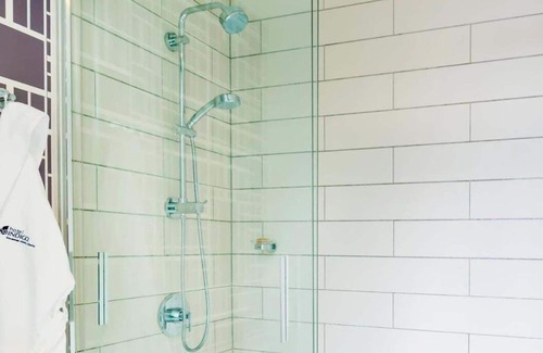 Historic District - North Hotel | 2-Bedroom Suite at a 4⭐️ Hotel