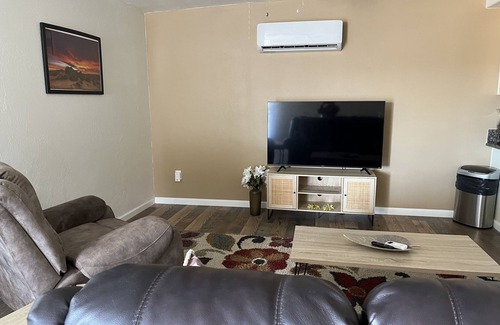 Ridgecrest Apartamento | 2 Bedroom Suite in Ridgecrest