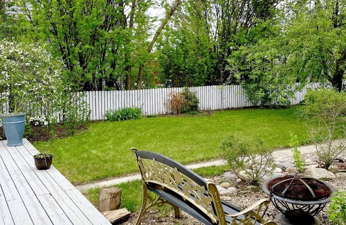 Weyburn Casa | 2-Bedroom Suite in the Heart of Downtown