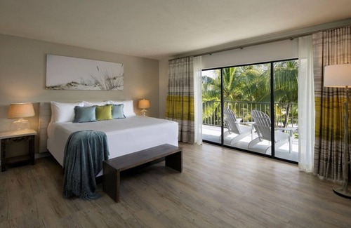 Islamorada Complejo | 2 Bedroom Suite w/ Kitchenette, Outdoor Pool, Free Parking & Pet Friendly!