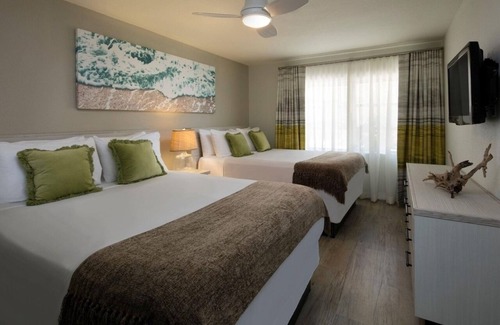 Islamorada Complejo | 2 Bedroom Suite w/ Kitchenette, Outdoor Pool, Free Parking & Pet Friendly!