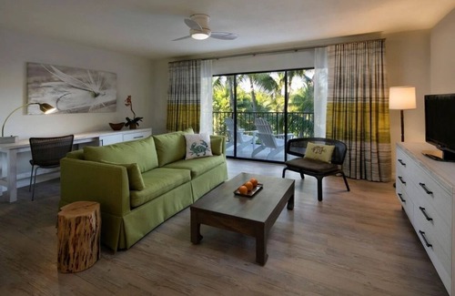 Islamorada Complejo | 2 Bedroom Suite w/ Kitchenette, Outdoor Pool, Free Parking & Pet Friendly!