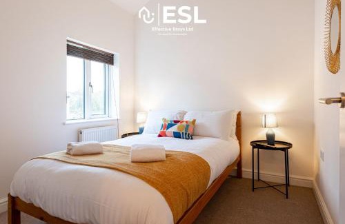 Shrewsbury Casa | 2 Bedroom Terrace Cottage, Parking, 5 minutes drive to Royal Shrewsbury Hospital