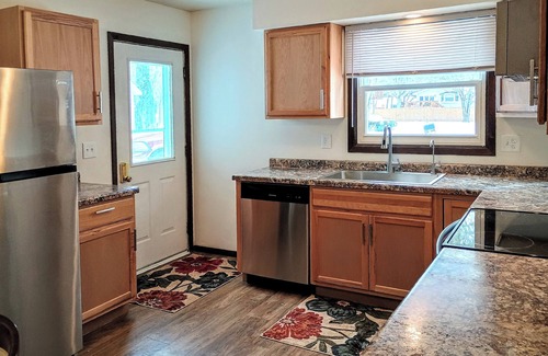 Marshfield Casa | 2-bedroom town-home in Marshfield MONTHLY ~NURSES ~STUDENTS