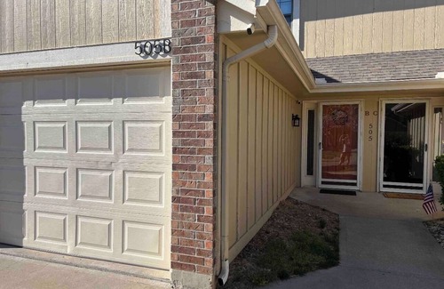 Blue Springs Casa | 2 Bedroom Townhouse