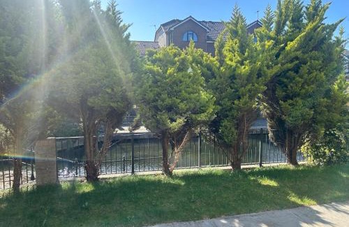 Atlantic Wharf Casa | 2 Bedroom Townhouse near Cardiff Bay and City Centre with Garden and Parking