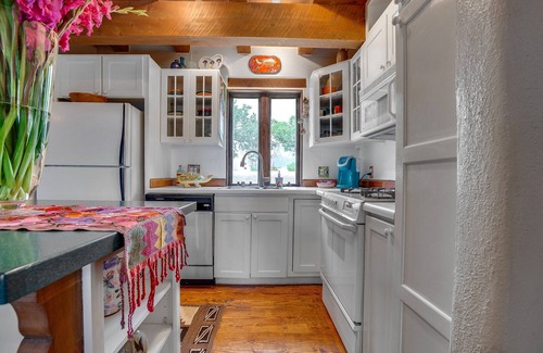 Taos Casa | La Posada de Taos 2 BR, 2 cuadras a pie de Plaza, encanto auténtico y vistas de la cubierta