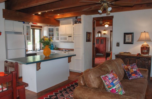 Taos Casa | La Posada de Taos 2 BR, 2 cuadras a pie de Plaza, encanto auténtico y vistas de la cubierta