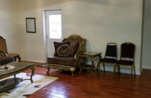 Woodmore Apartamento | 2 Bedroom Upscale Basement Apartment