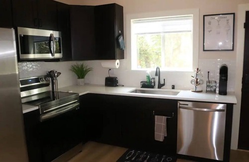 Vancouver Casa | 2-bedroom vacation home just 13 minutes drive to Moda Center