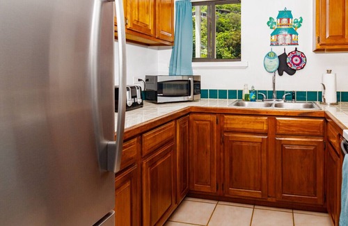 Estate Pastory Apartamento | 2 Bdrm w/ Car, Pool, & AC in Cruz Bay, STJ
