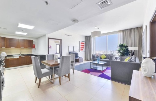 Al Satwa Apartamento | 2 Bedroom w/ Infinity Pool Near DWTC