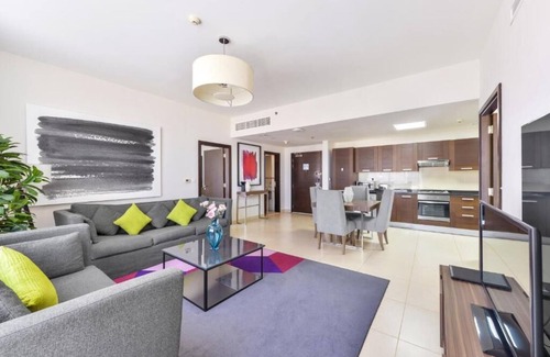 Al Satwa Apartamento | 2 Bedroom w/ Infinity Pool Near DWTC