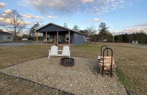 Benezette Cabina | 2 Bedroom w/King, 1 Bath across from Visitors Center- 4-Night Stay Discounts