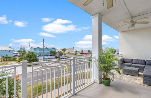 Waterside Village Condominio | 2-bedroom waterfront condo with pool and hot tub in welcoming Mexico Beach