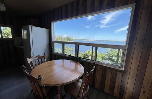 Carling Cabina | 2-bedroom Waterfront Cottage in Georgian Bay - Rockwood #7